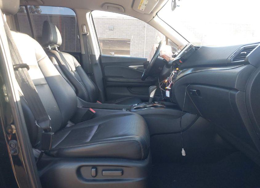 Photo 5 of 2017 Honda Ridgeline RTL (VIN 5FPYK3F52HB030395)