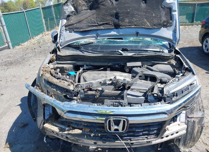 Photo 10 of 2017 Honda Ridgeline RTL (VIN 5FPYK3F53HB007790)