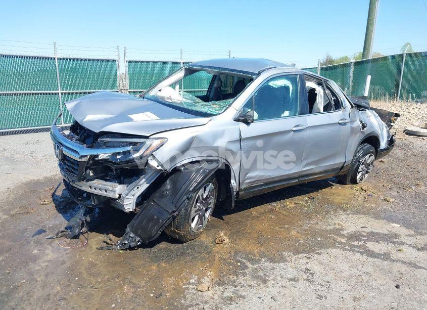 Photo 2 of 2017 Honda Ridgeline RTL (VIN 5FPYK3F53HB007790)