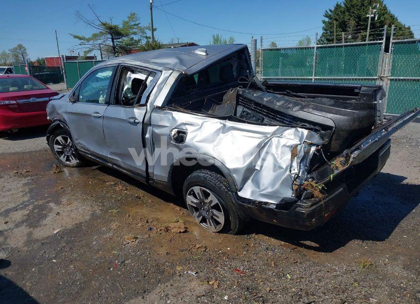 Photo 3 of 2017 Honda Ridgeline RTL (VIN 5FPYK3F53HB007790)
