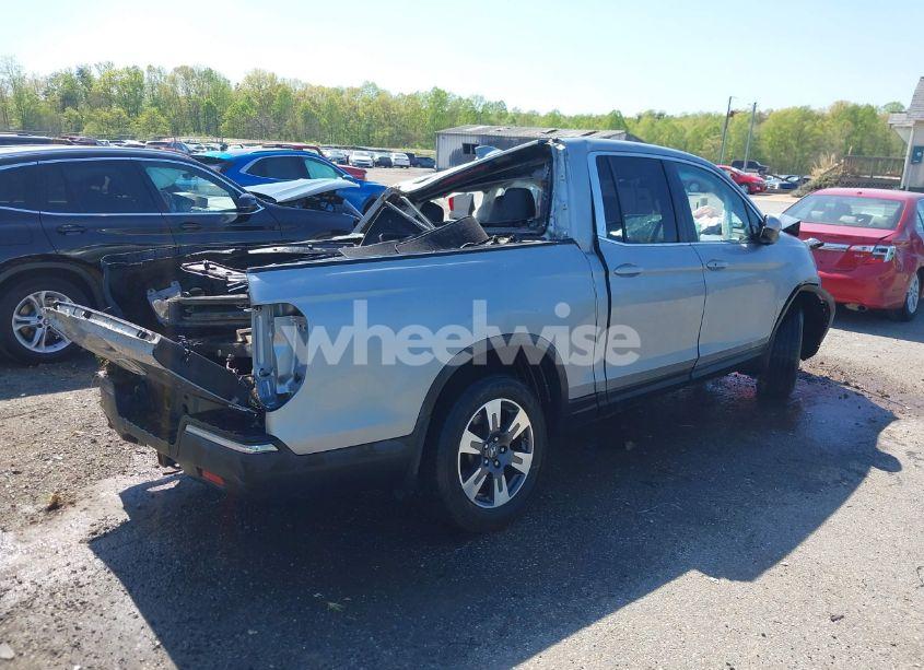 Photo 4 of 2017 Honda Ridgeline RTL (VIN 5FPYK3F53HB007790)