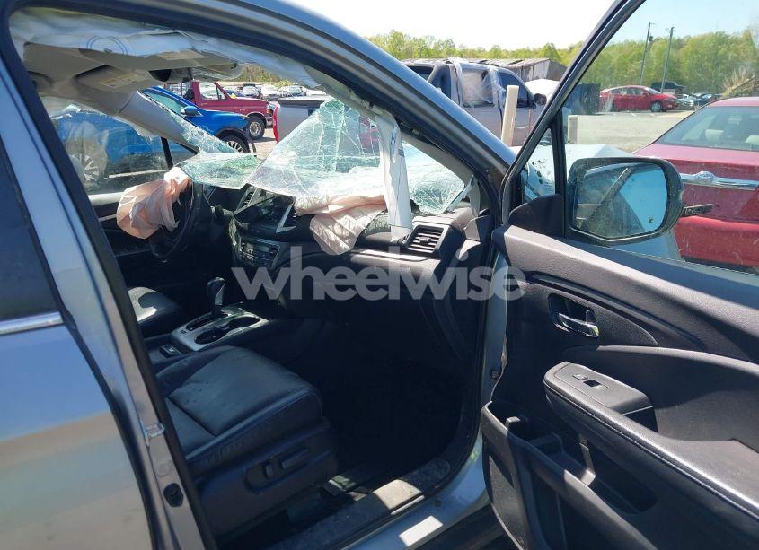 Photo 5 of 2017 Honda Ridgeline RTL (VIN 5FPYK3F53HB007790)