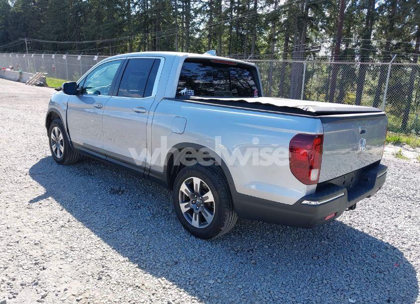 Photo 3 of 2019 Honda Ridgeline RTL (VIN 5FPYK3F54KB018272)