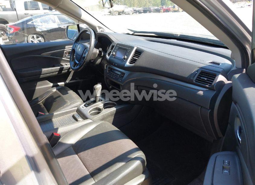 Photo 5 of 2019 Honda Ridgeline RTL (VIN 5FPYK3F54KB018272)