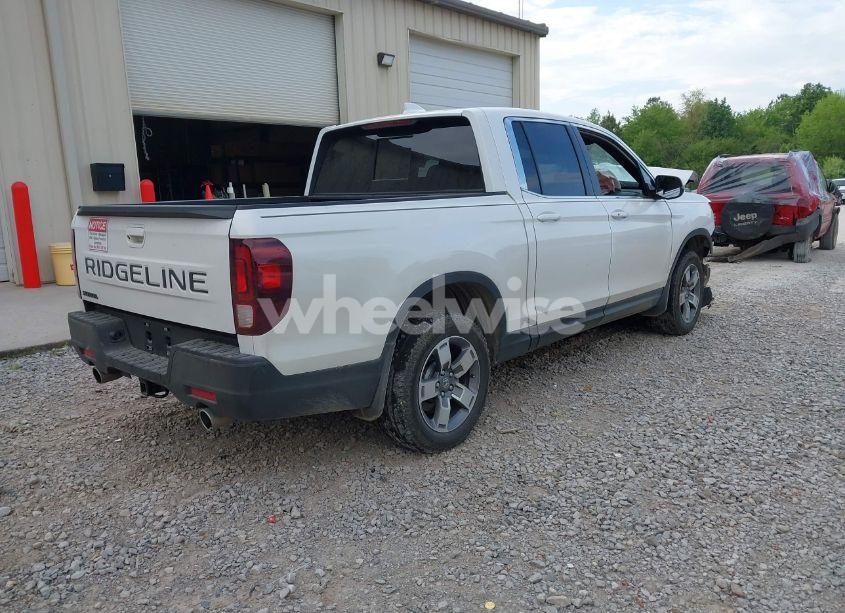 Photo 4 of 2024 Honda Ridgeline RTL (VIN 5FPYK3F54RB011834)