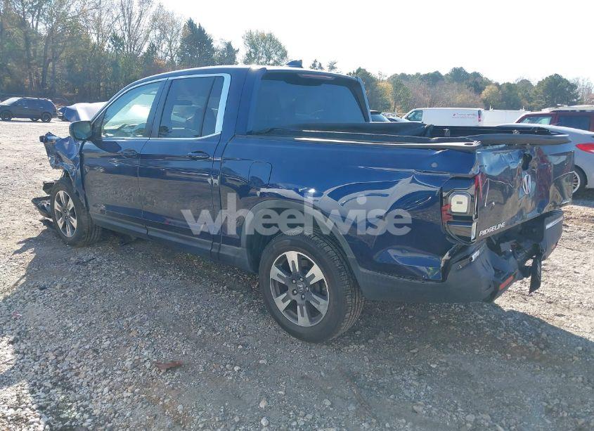 Photo 3 of 2017 Honda Ridgeline RTL (VIN 5FPYK3F55HB038362)