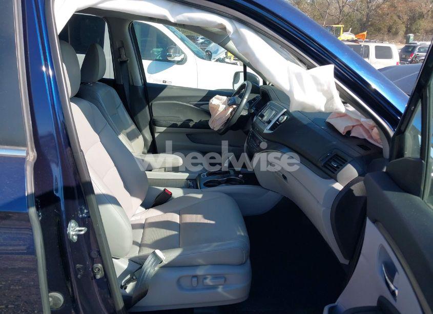 Photo 5 of 2017 Honda Ridgeline RTL (VIN 5FPYK3F55HB038362)