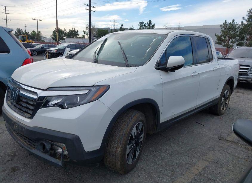 Photo 2 of 2020 Honda Ridgeline AWD RTL (VIN 5FPYK3F55LB027368)