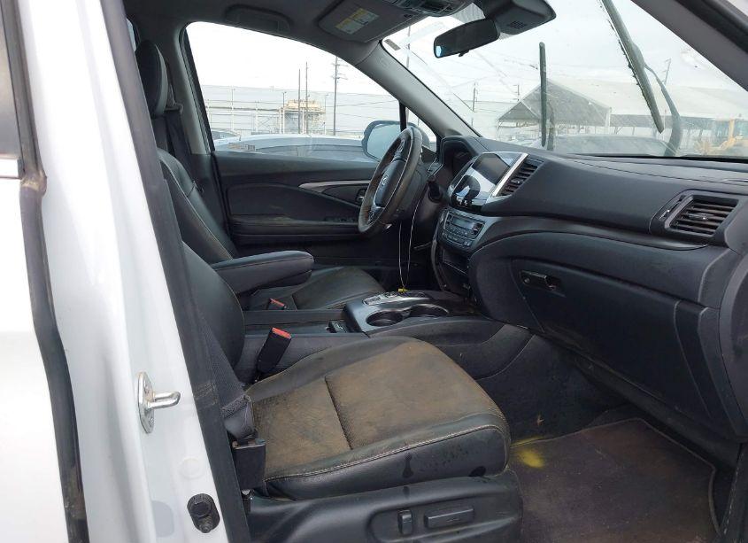 Photo 5 of 2020 Honda Ridgeline AWD RTL (VIN 5FPYK3F55LB027368)