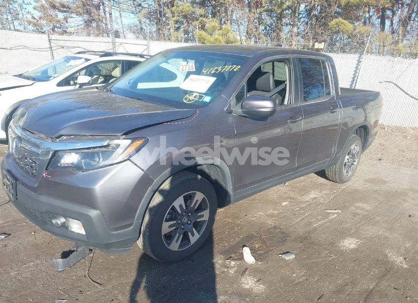Photo 2 of 2019 Honda Ridgeline RTL (VIN 5FPYK3F56KB048454)