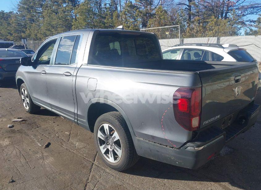Photo 3 of 2019 Honda Ridgeline RTL (VIN 5FPYK3F56KB048454)