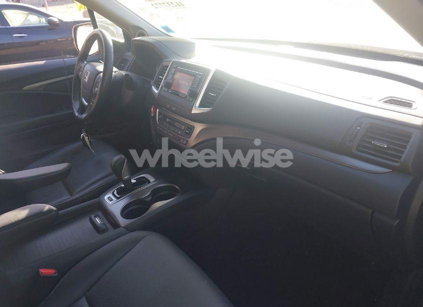 Photo 5 of 2019 Honda Ridgeline RTL (VIN 5FPYK3F56KB048454)