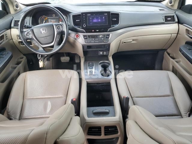 Photo 3 of 2022 HONDA RIDGELINE RTL N/A (VIN 5FPYK3F56NB038625)