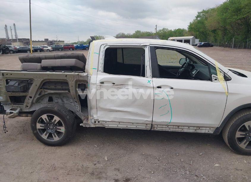 Photo 13 of 2017 Honda Ridgeline RTL (VIN 5FPYK3F57HB008389)