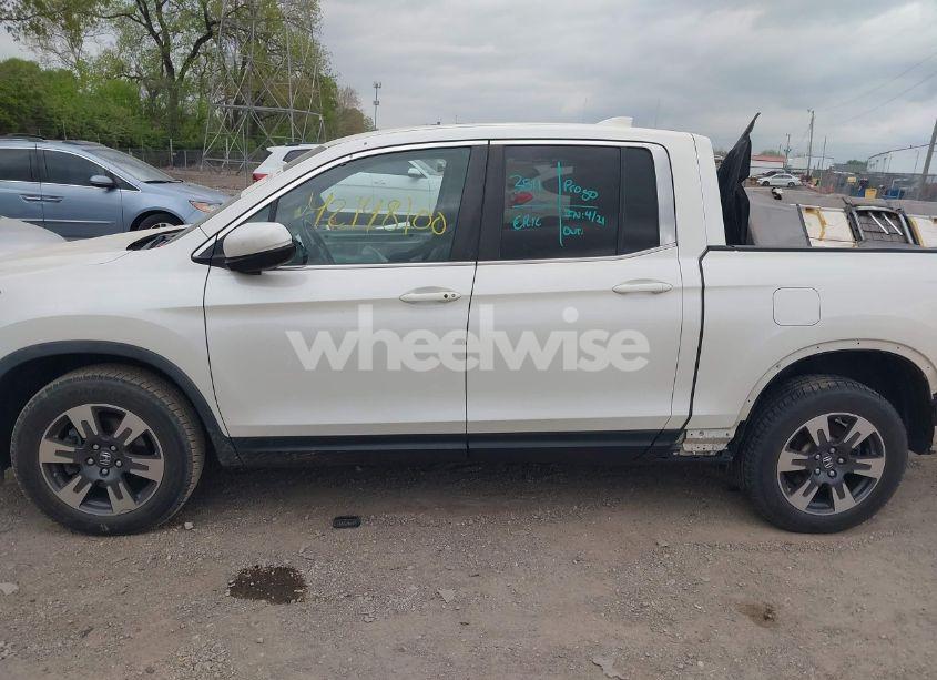 Photo 14 of 2017 Honda Ridgeline RTL (VIN 5FPYK3F57HB008389)