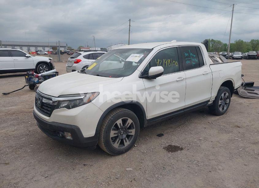 Photo 2 of 2017 Honda Ridgeline RTL (VIN 5FPYK3F57HB008389)