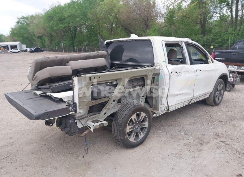 Photo 4 of 2017 Honda Ridgeline RTL (VIN 5FPYK3F57HB008389)
