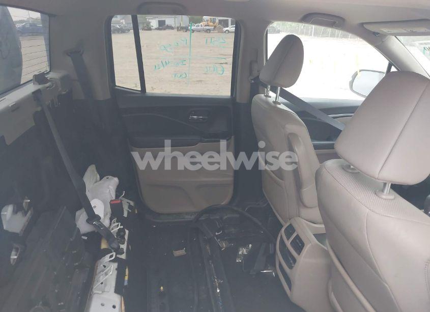 Photo 8 of 2017 Honda Ridgeline RTL (VIN 5FPYK3F57HB008389)