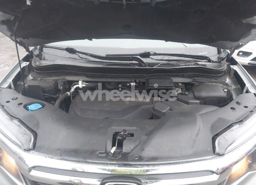 Photo 10 of 2017 Honda Ridgeline RTL (VIN 5FPYK3F57HB013656)