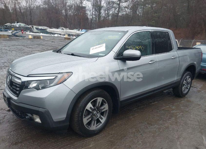 Photo 2 of 2017 Honda Ridgeline RTL (VIN 5FPYK3F57HB013656)