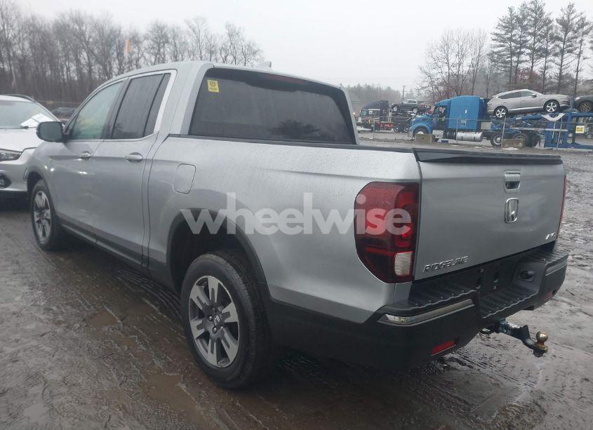 Photo 3 of 2017 Honda Ridgeline RTL (VIN 5FPYK3F57HB013656)