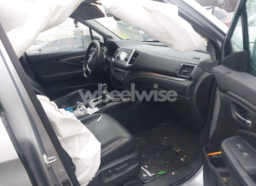 Photo 5 of 2017 Honda Ridgeline RTL (VIN 5FPYK3F57HB013656)