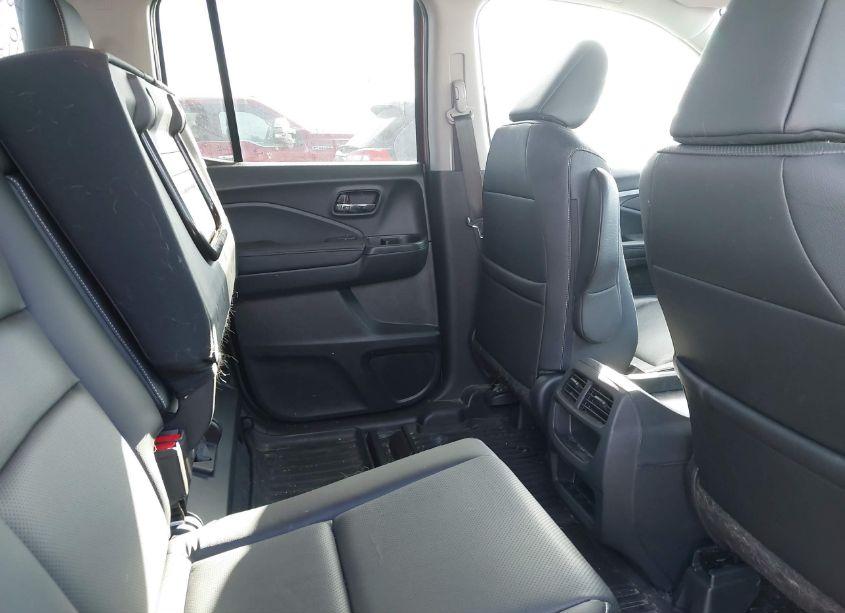 Photo 8 of 2023 Honda Ridgeline RTL (VIN 5FPYK3F59PB012801)