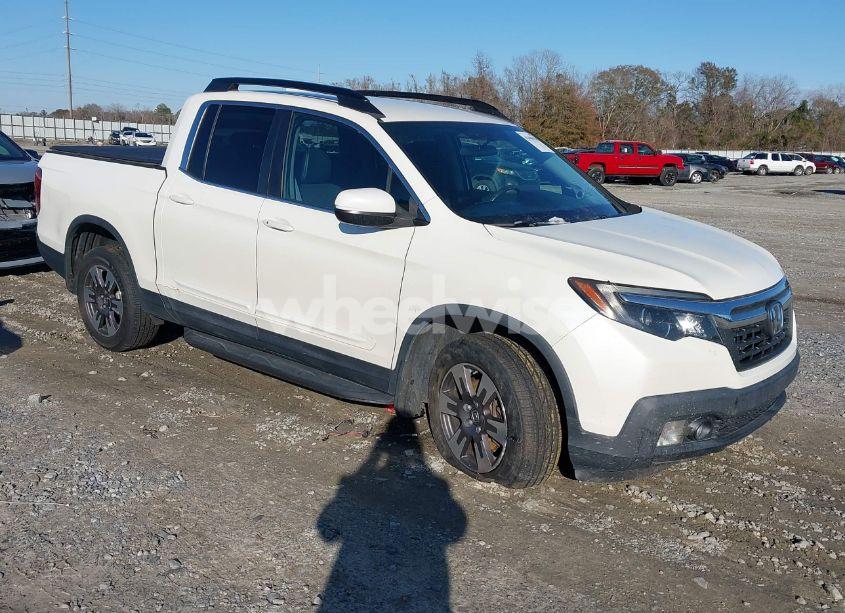 2017 Honda Ridgeline RTL (VIN 5FPYK3F5XHB016664) main photo