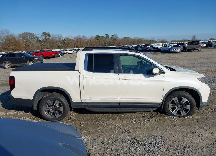 Photo 13 of 2017 Honda Ridgeline RTL (VIN 5FPYK3F5XHB016664)