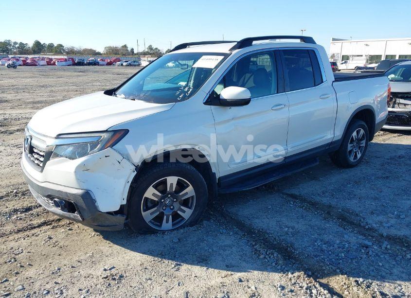 Photo 2 of 2017 Honda Ridgeline RTL (VIN 5FPYK3F5XHB016664)