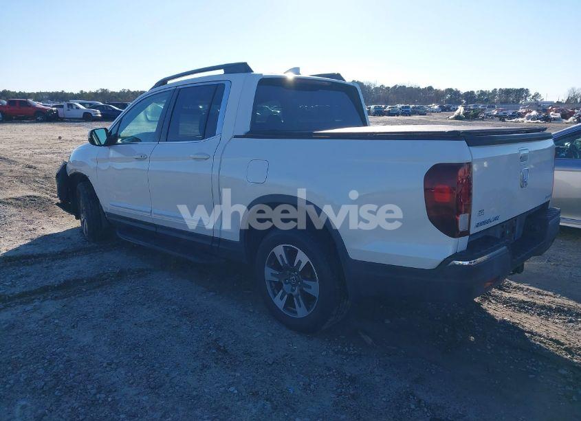 Photo 3 of 2017 Honda Ridgeline RTL (VIN 5FPYK3F5XHB016664)