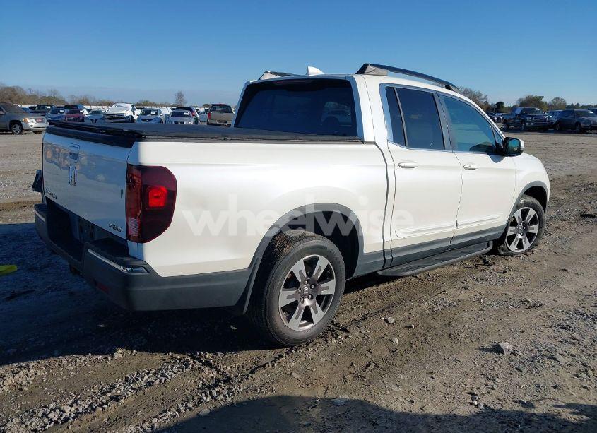 Photo 4 of 2017 Honda Ridgeline RTL (VIN 5FPYK3F5XHB016664)
