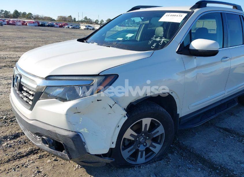 Photo 6 of 2017 Honda Ridgeline RTL (VIN 5FPYK3F5XHB016664)