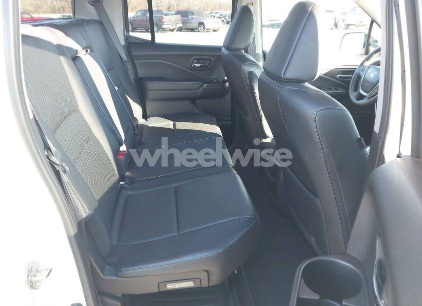 Photo 8 of 2017 Honda Ridgeline RTL (VIN 5FPYK3F5XHB016664)