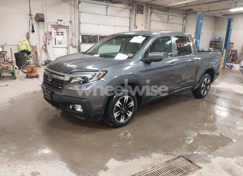 Photo 2 of 2020 Honda Ridgeline AWD RTL (VIN 5FPYK3F5XLB026054)