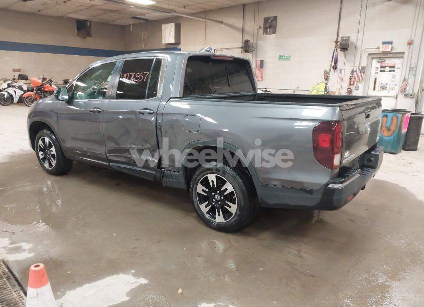 Photo 3 of 2020 Honda Ridgeline AWD RTL (VIN 5FPYK3F5XLB026054)
