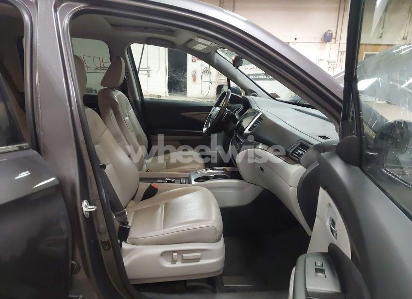 Photo 5 of 2020 Honda Ridgeline AWD RTL (VIN 5FPYK3F5XLB026054)