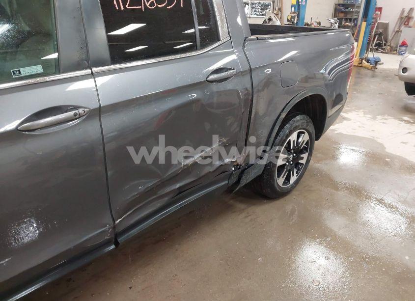 Photo 6 of 2020 Honda Ridgeline AWD RTL (VIN 5FPYK3F5XLB026054)