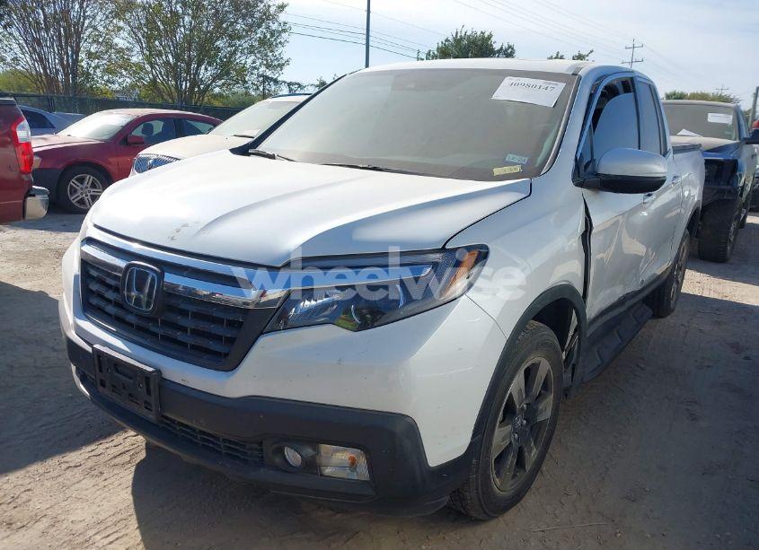 Photo 2 of 2020 Honda Ridgeline AWD RTL (VIN 5FPYK3F5XLB031268)