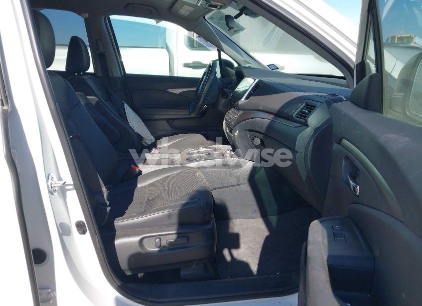 Photo 5 of 2020 Honda Ridgeline AWD RTL (VIN 5FPYK3F5XLB031268)