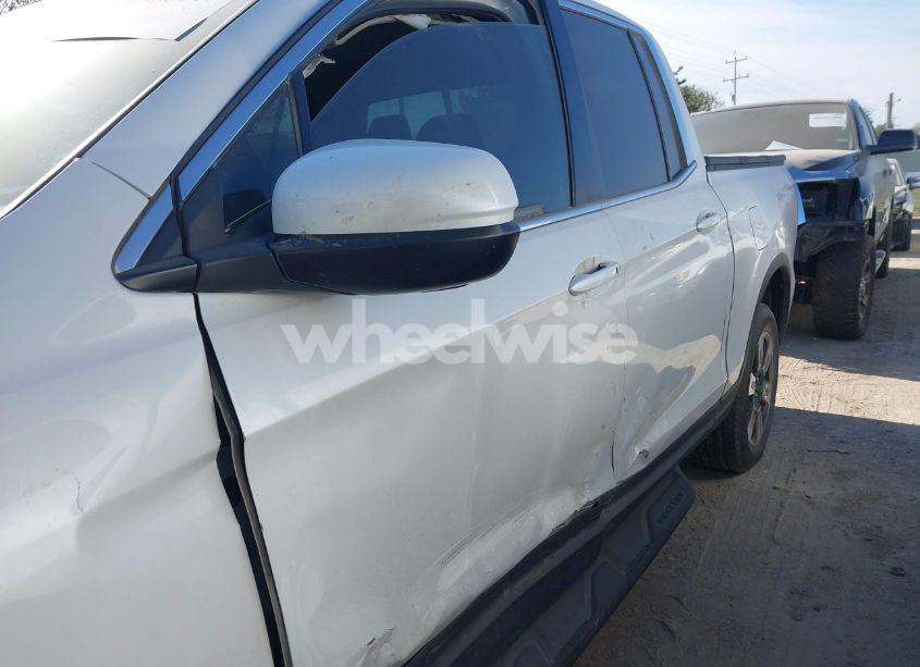 Photo 6 of 2020 Honda Ridgeline AWD RTL (VIN 5FPYK3F5XLB031268)