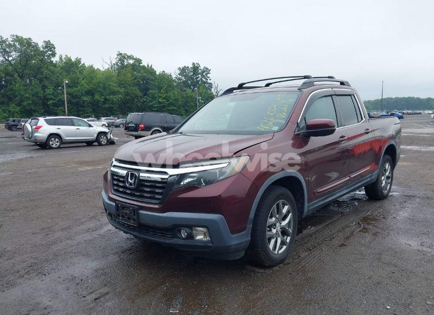Photo 2 of 2017 Honda Ridgeline RTL-T (VIN 5FPYK3F61HB011538)