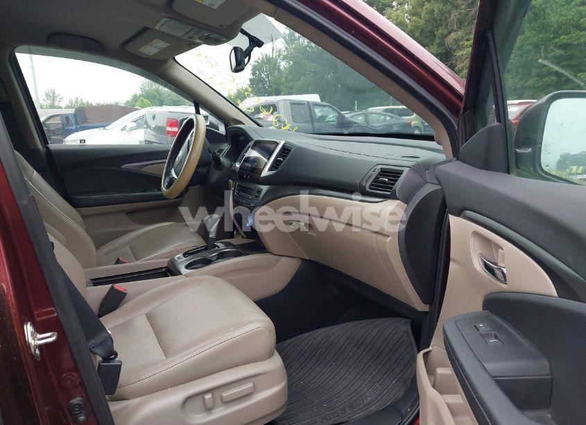 Photo 5 of 2017 Honda Ridgeline RTL-T (VIN 5FPYK3F61HB011538)