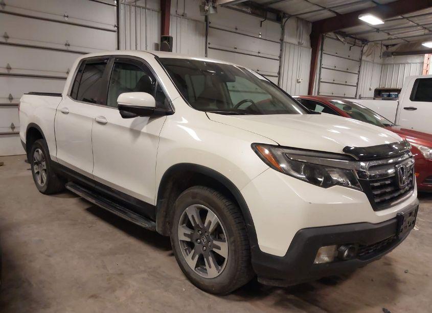 2017 Honda Ridgeline RTL-T (VIN 5FPYK3F61HB013449) main photo