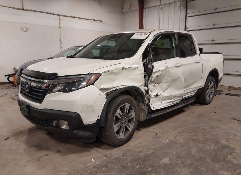 Photo 2 of 2017 Honda Ridgeline RTL-T (VIN 5FPYK3F61HB013449)