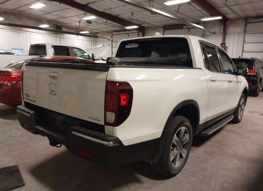 Photo 4 of 2017 Honda Ridgeline RTL-T (VIN 5FPYK3F61HB013449)