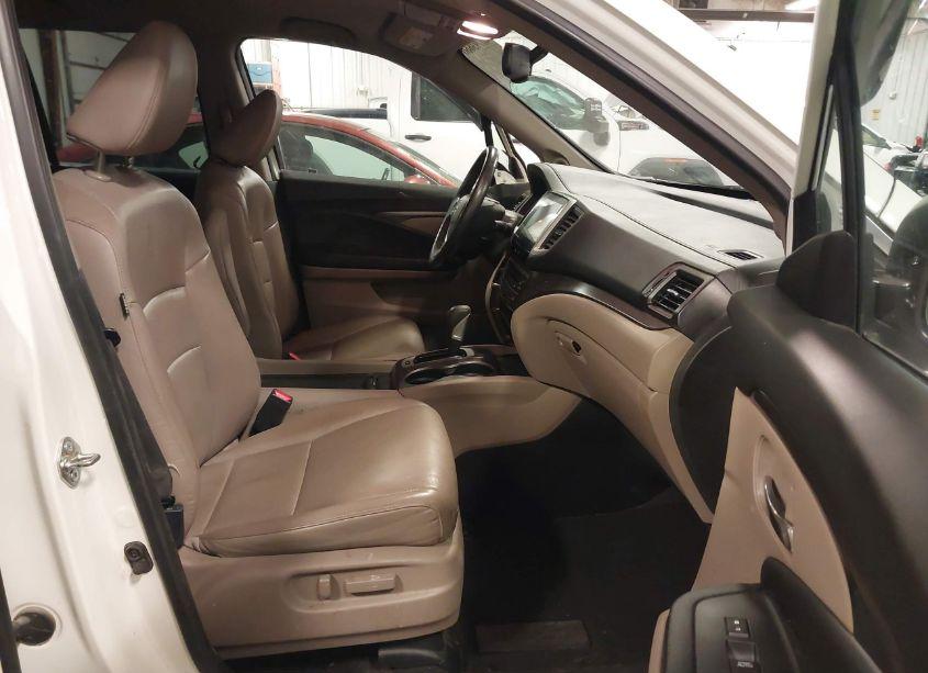 Photo 5 of 2017 Honda Ridgeline RTL-T (VIN 5FPYK3F61HB013449)