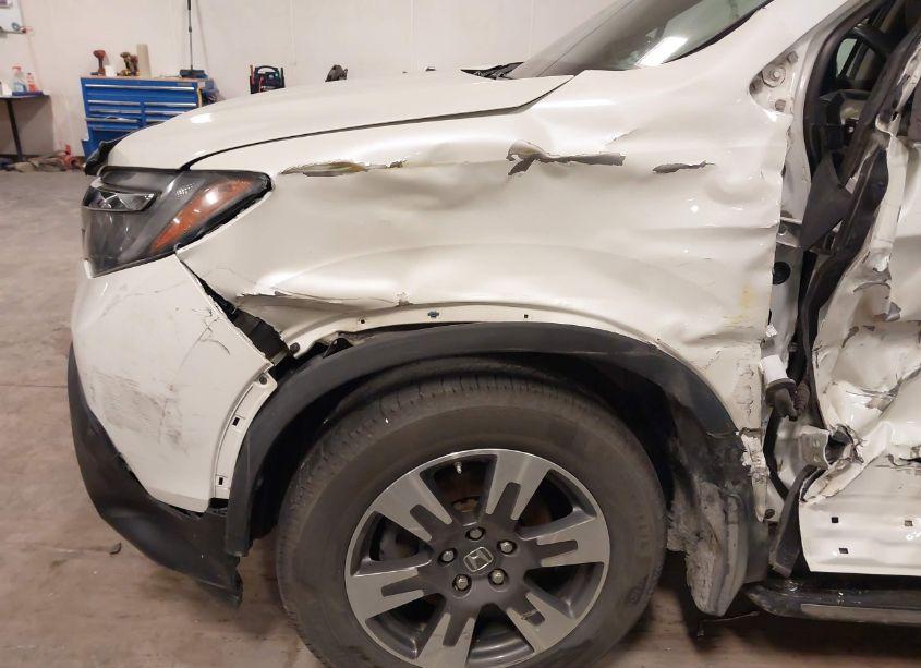 Photo 6 of 2017 Honda Ridgeline RTL-T (VIN 5FPYK3F61HB013449)