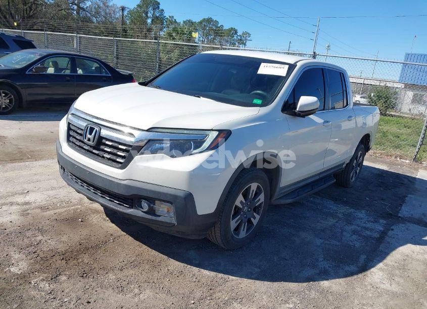Photo 2 of 2017 Honda Ridgeline RTL-T (VIN 5FPYK3F61HB026766)