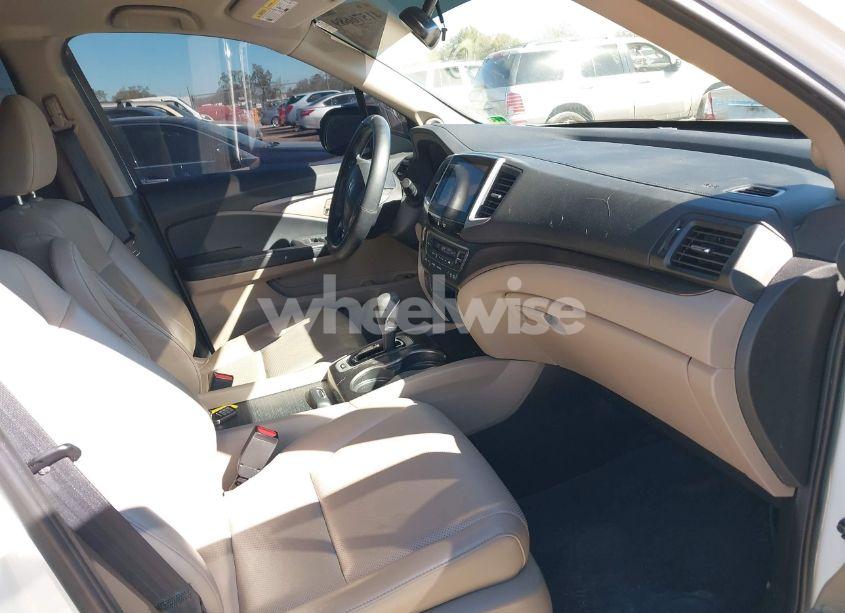 Photo 5 of 2017 Honda Ridgeline RTL-T (VIN 5FPYK3F61HB026766)